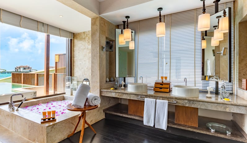 OZEN RESERVE BOLIFUSHI - Ocean Pool Suite with Slide - Master Bathroom 1